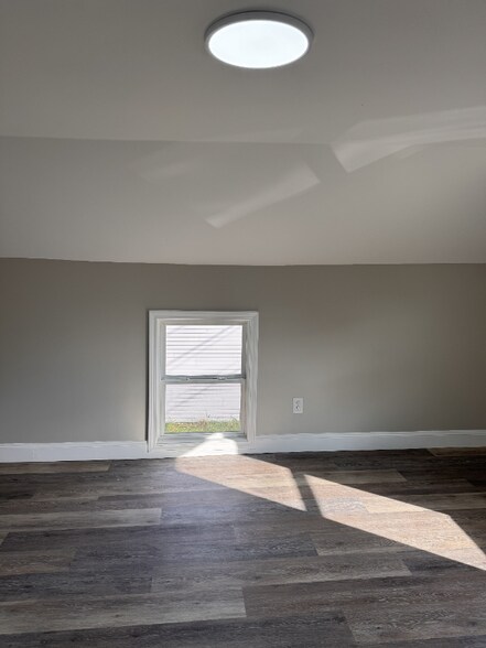 Building Photo - 296 Summer St