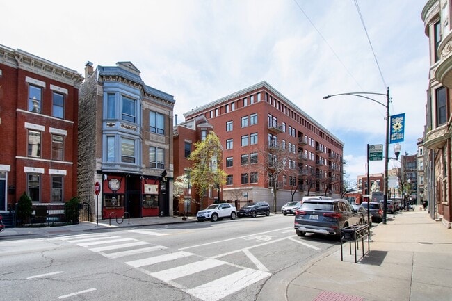 Building Photo - 1143 W Armitage Ave
