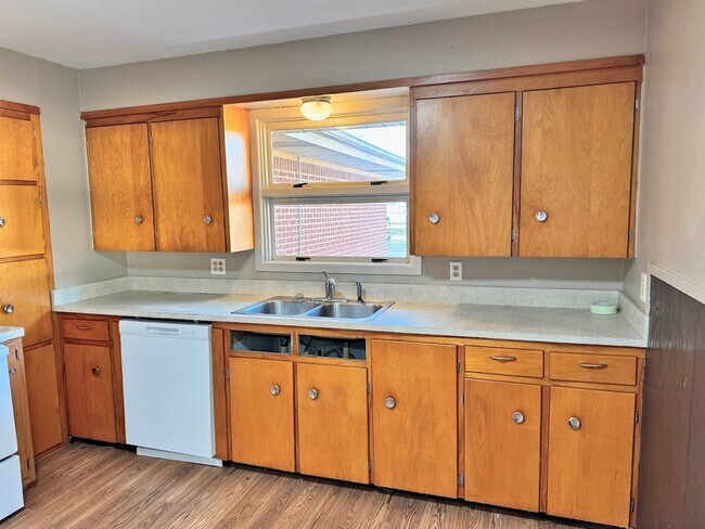 Building Photo - 703 Pecan St