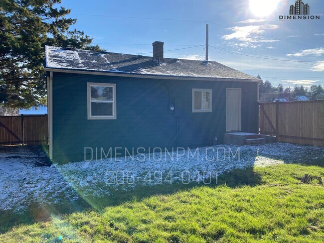 Building Photo - Charming Rambler 2-Bedroom Home with Fully Fenced Yard in Bremerton!