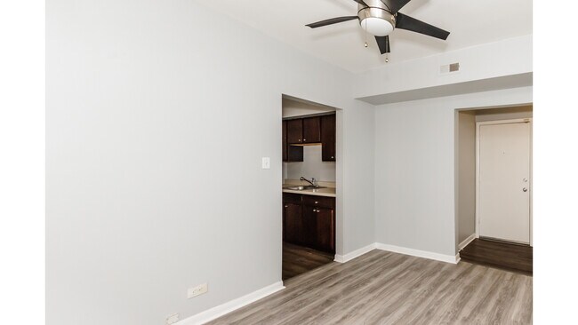 Building Photo - 2408 N Kilbourn Ave