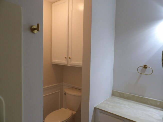 Building Photo - 2 Bed | 2 Bath Third Floor Condo