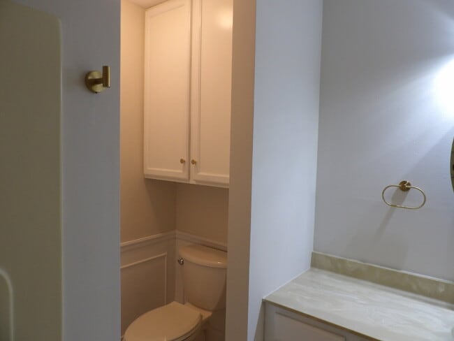 Building Photo - 6095 Courtly Alcove