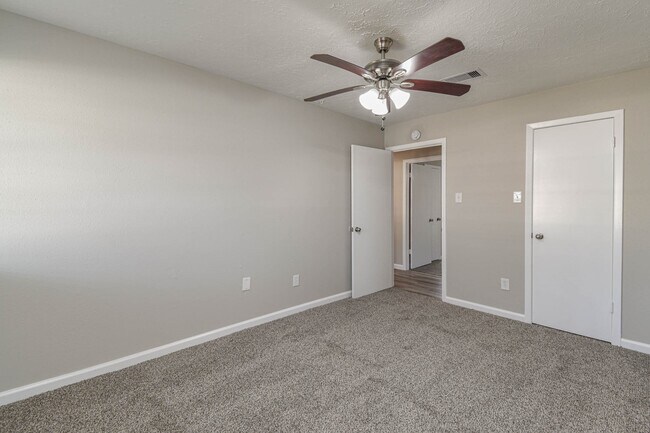 Building Photo - 4318 Burkegate Dr