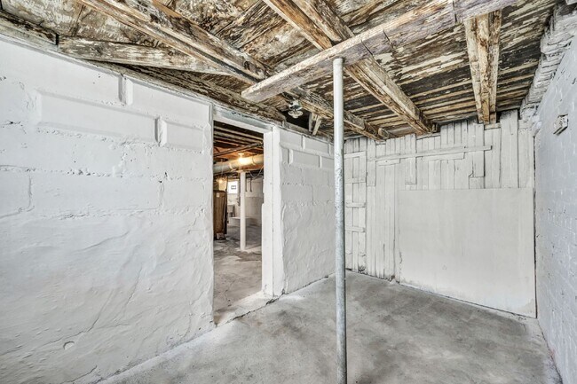 Building Photo - Newly renovated 4 bedroom HALF OFF MAY RENT
