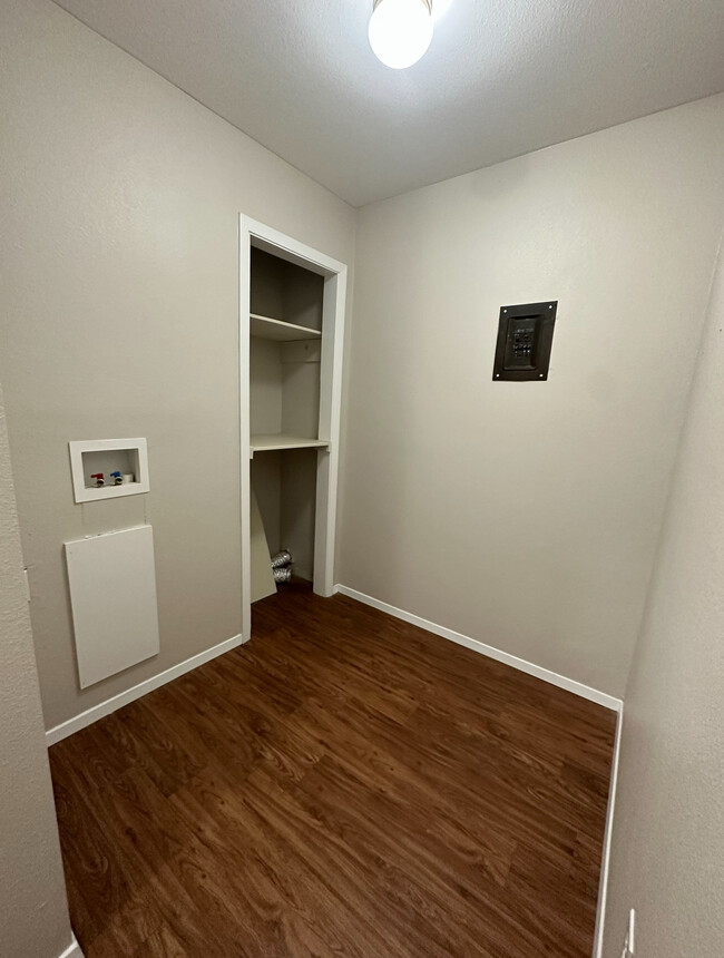 Laundry Room - 1700 Scurry St