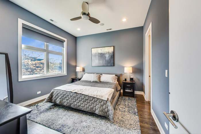 Building Photo - 1021 N Hermitage Ave