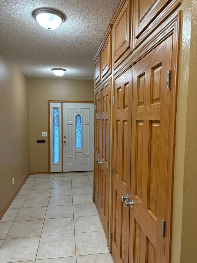 Building Photo - 1124 8th Ave SE