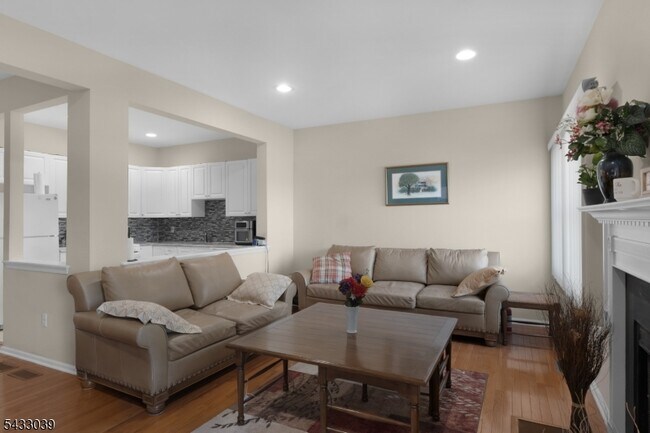 Building Photo - 158 Autumn Ridge Rd