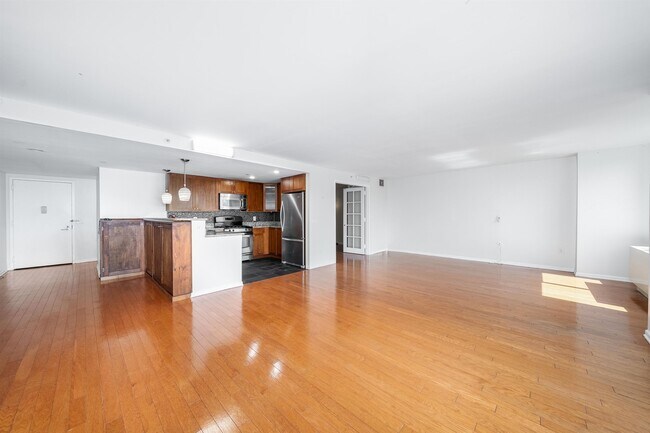 Building Photo - 700 Grove St