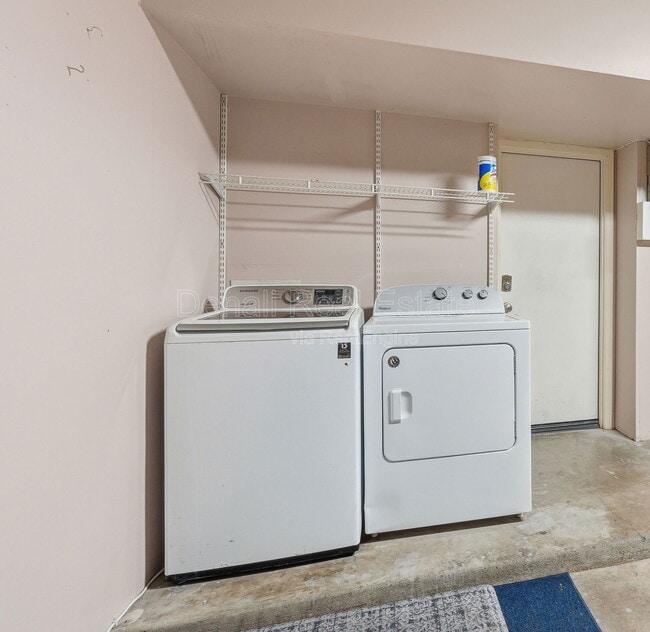 Building Photo - 10008 E Paseo San Ardo