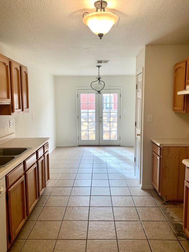 Building Photo - 12610 Kari Anne Dr