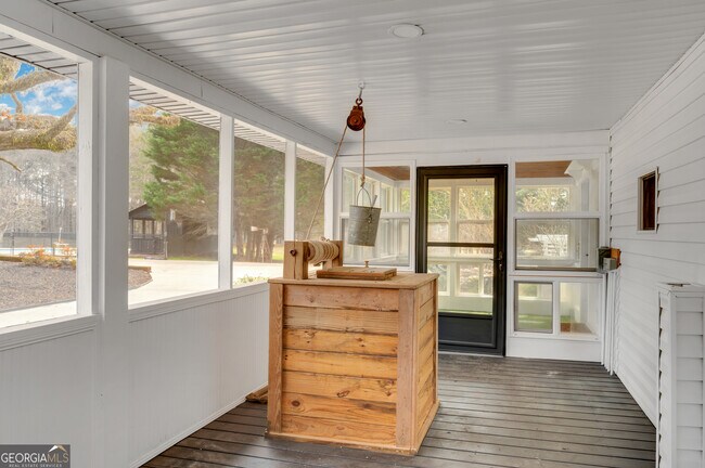 Building Photo - 813 Sandy Creek Rd