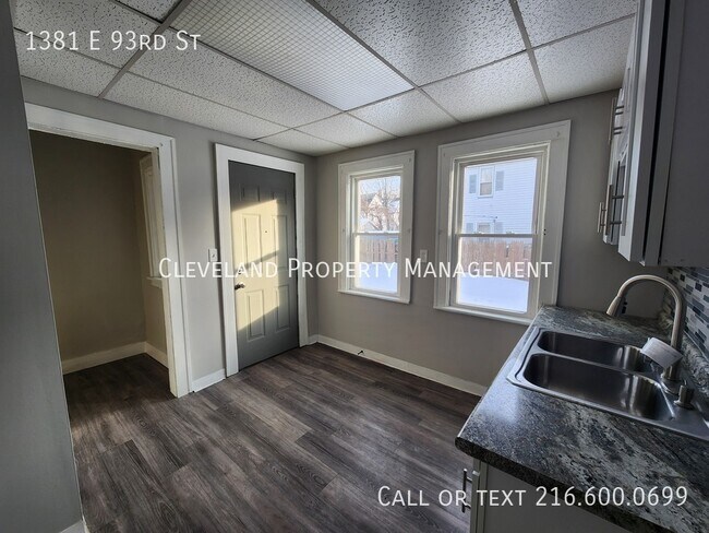 Building Photo - 1381 E 93rd St