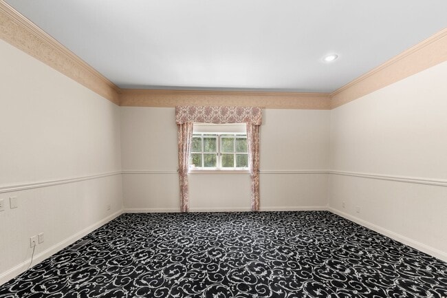 Building Photo - "Experience Luxury Living: Expansive 4-Bedroom Retreat Estate with Scenic Views and Elegant Finis...
