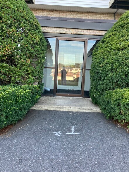 Building Photo - 28 Williamsburg Ct