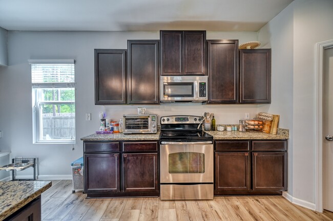 Building Photo - 412 Ponzer Ct N