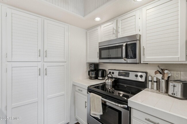 Building Photo - 9705 E Mountain View Rd