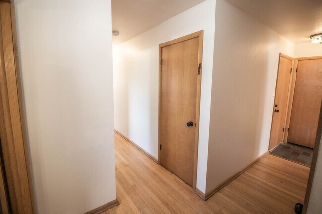 Building Photo - 706 North St