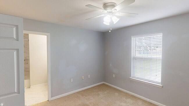 Building Photo - 910 Ave A