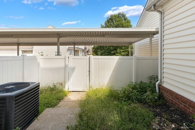 Building Photo - 4316 Summercrest Blvd