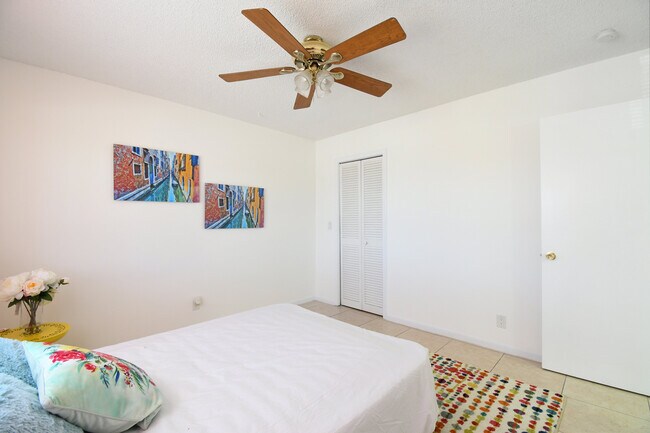 Building Photo - 420 NE 17th Ave