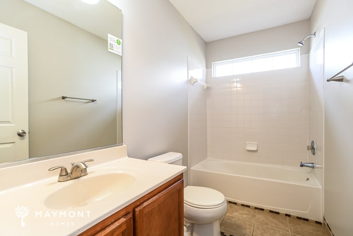 Building Photo - 2428 Fairstone Ave