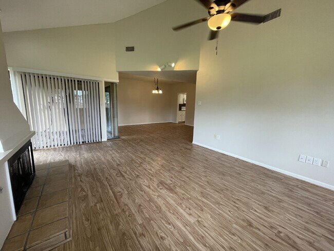 Building Photo - Live in the city of Panorama Village & enjoy all it has to offer: 27-hole golf course, 3 city par...