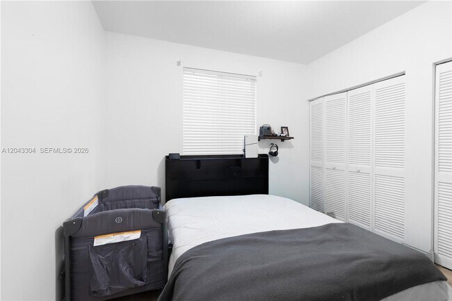 Building Photo - 1102 Camellia Cir