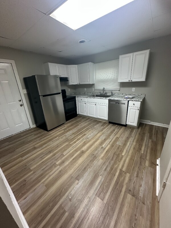 Building Photo - 219 W Flower St