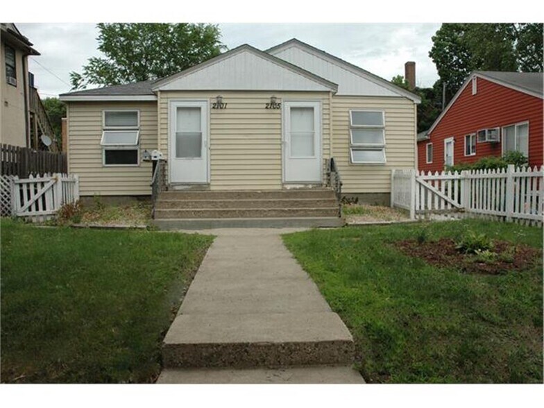 Primary Photo - 2101 Grand Ave S