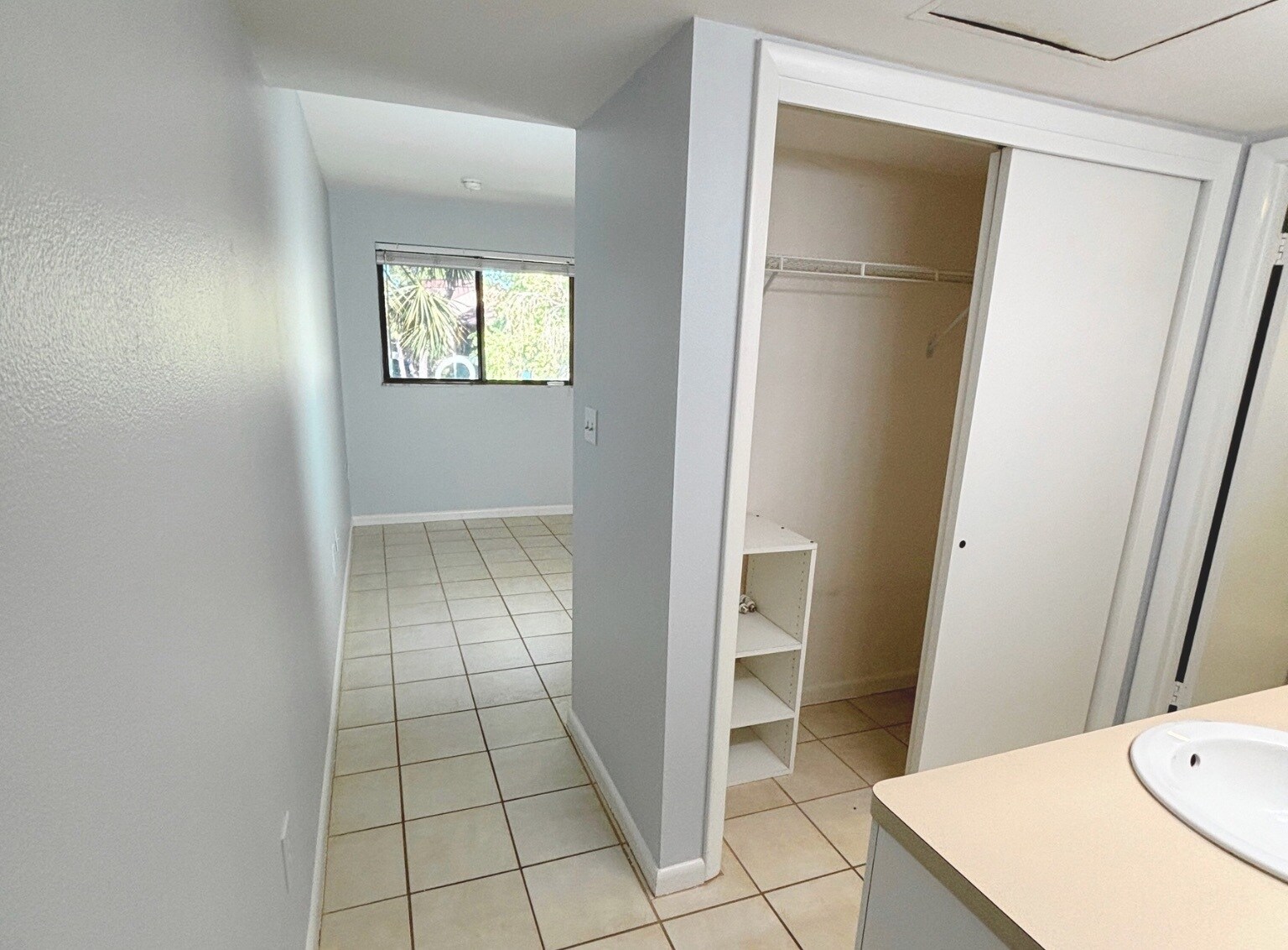 primary + en suite - 880 S Village Dr N