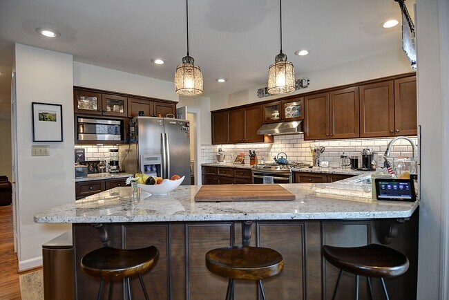 Building Photo - Spacious Condo in Ghent Square!
