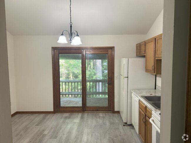 Building Photo - 3011 Lone Pine Rd