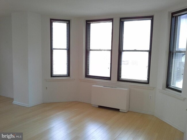 Building Photo - 135 S 19th St