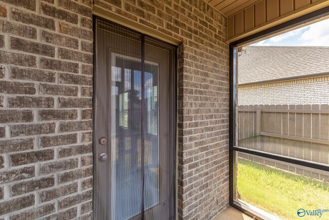 Building Photo - 14741 Greenleaf Dr