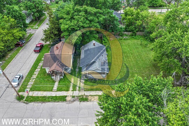 Building Photo - 1205 Pinehurst Ave