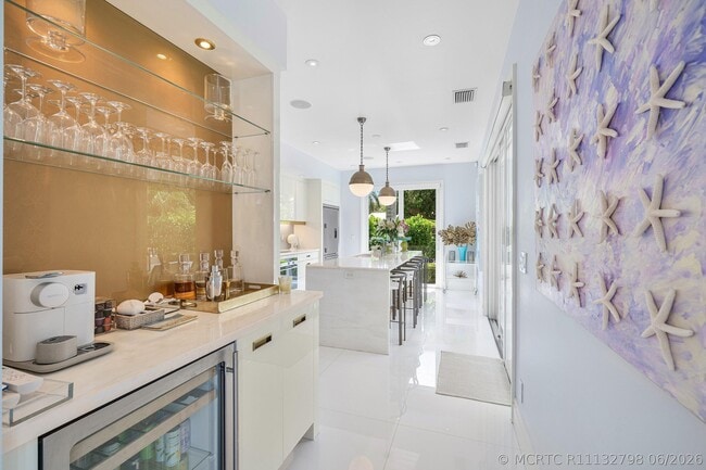 Building Photo - 106 Beachway Dr