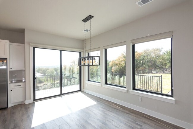 Building Photo - 2802 Lawrence Dr