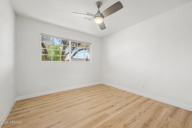 Building Photo - 2526 W Orchid Ln