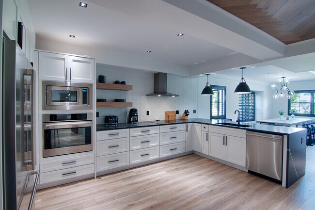 Building Photo - 2770 Polo Island Dr