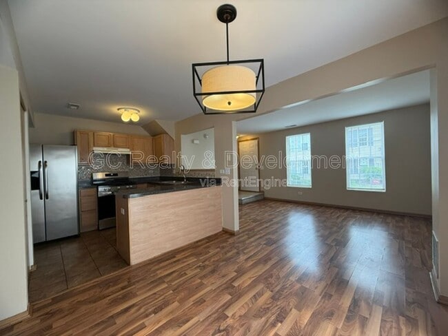 Building Photo - 782 Symphony Dr