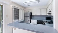 Building Photo - Charming 2-Bedroom Townhome in Desirable P...