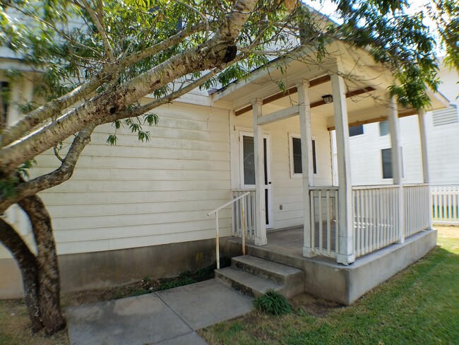 Building Photo - Plum Creek 4 bed Newly Painted