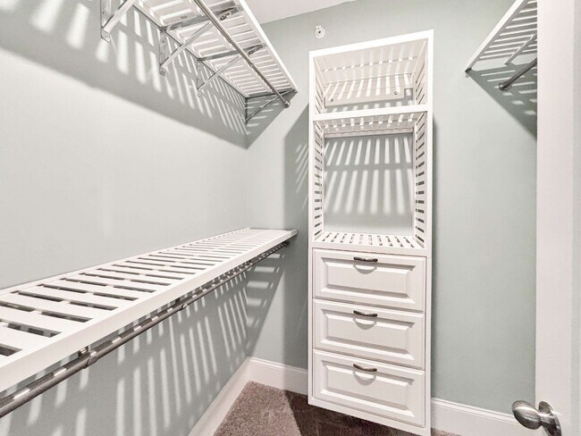 Building Photo - Beautiful 3 BR Townhome in Woodstock!