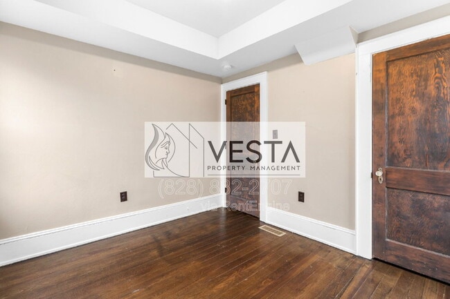 Building Photo - 68 Maple St