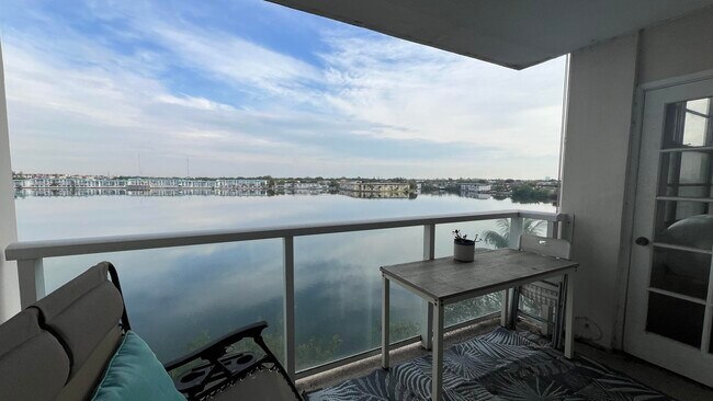 Building Photo - 1301 NE Miami Gardens Dr