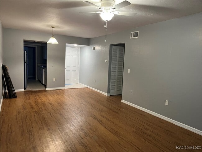 Building Photo - 340 E Glassboro Ct