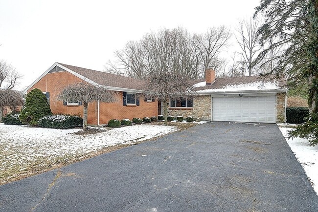 Building Photo - Newly Renovated