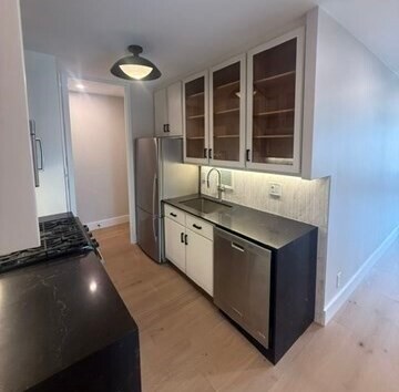 Building Photo - 65 E India Row